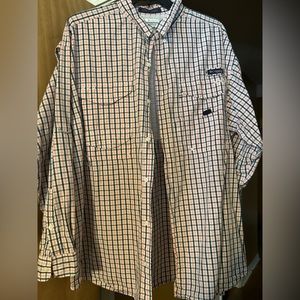 XXL Men’s Columbia PFG button down long sleeve shirt. It is pink and blue